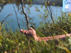 Pussy masturbation and foot worship in paradise