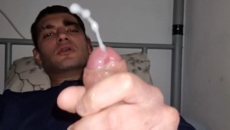 Tard dans la nuit Horny Boy Busts a Nut - Greek Boy Cumshot Video #4