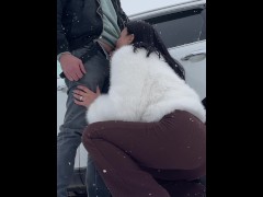 Публичное. Примерочная и тайная встреча у авто