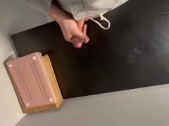 Подрочил в офисе и кончил на стол но думаю мое дыхание кто то мог услышать,14 февраля рабочий день - Screenshot 4 of 16 - Big Man