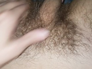 Запихиваю большой мягкий член в свои собственные ягодицы