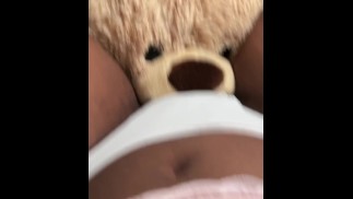 Малышка Black трахает мишку Teddy