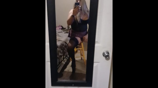 Crossdresser cumming for you