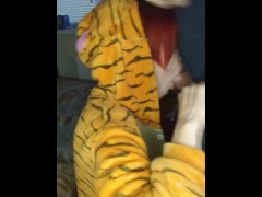 Послушная девушка-тигра сосёт член - Screenshot 13 of 16 - Amateur