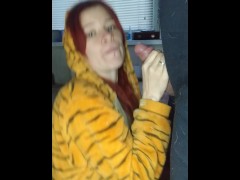 Послушная девушка-тигра сосёт член - Screenshot 2 of 16 - Blowjob