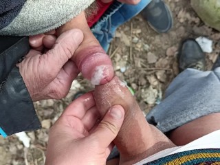 Старик трахает мою крайнюю плоть - наслаждается необрезанным членом - кончает на необрезанный член