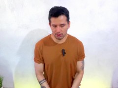 Enfermo de la cruz roja dotado de 20cm de verga y joven universitario se hacen sexo oral en la ducha