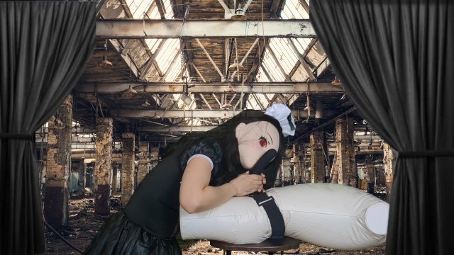 HENTAI Aibu。廃墟。メイド。マネキンでオナニー。