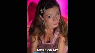 Фигуристая девушка дрочит твой член и заставляет тебя кончить