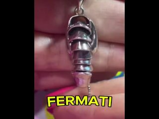 Una bella collana a forma di cazzo