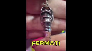 Una bella collana a forma di cazzo