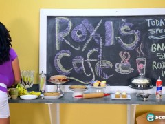 Cafe Roxi - Screenshot 2 of 16 - Masturbation