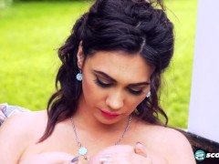 Alexya: Pretty As a Painting