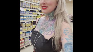 Flashing my Tits and Pussy in the Grocery Store