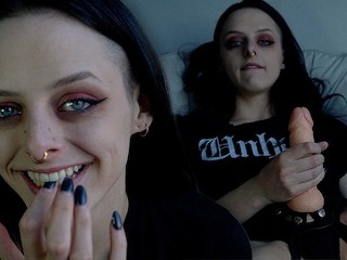 Domme Goth 用绑带操你的嘴