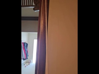 Держу 20 фунтов своими яйцами, по приказу моего Мастера.