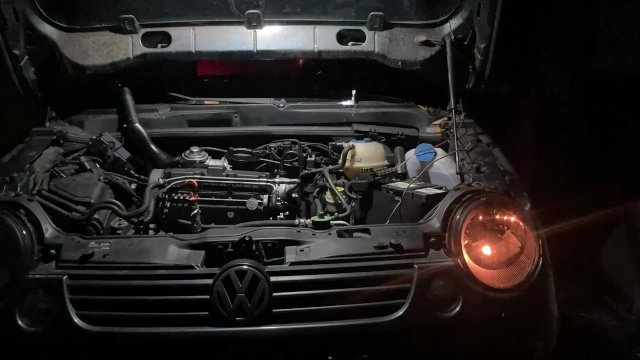 cranking a vw Lupo and fuck the leather seats and get blowjob by engine