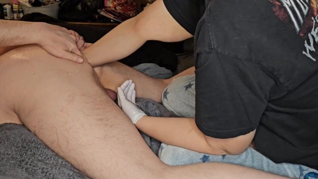 Hubby gets fisted for first time