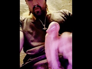 Они понятия не имели, что происходит за их спиной! Поглаживание в общественном туалете 😈