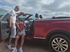 Giovane Tettona si fa scopare sulla mia Cabriolet. Video completo sul mio OF.