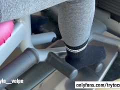 My girlfriend tryes a bluethoot toy in the gym and it end in weird way | trytocaughtus