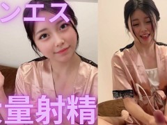 【大量射精】メンズエステで紙ぱんつから出た肉棒を高速手コキ - Screenshot 15 of 16 - ローション