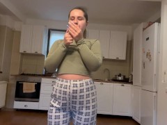 Smoking while stripping - Screenshot 3 of 16 - Latina