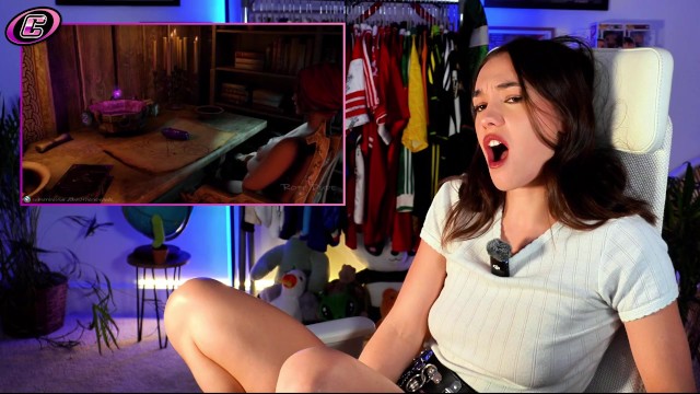 PORN REACTS WITH FUCK MACHINE