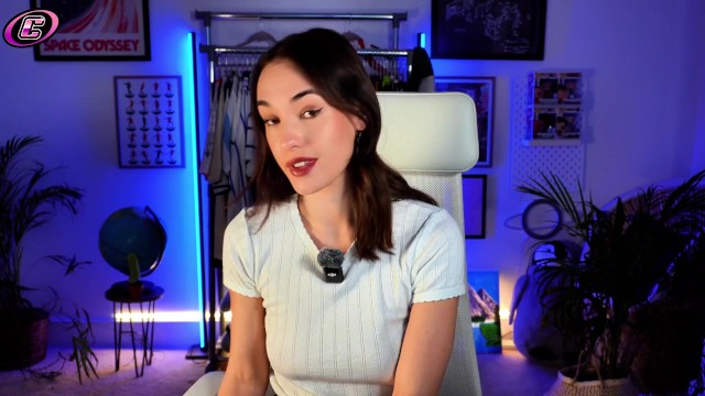 PORN REACTS WITH FUCK MACHINE