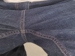 FTM Pissing my jeans in the bath, it all goes down my ass 😒