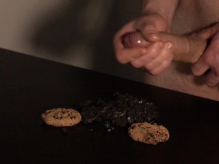 Cream-Filled Cum Cookies: I Rubbed my Dick in the Biscuit