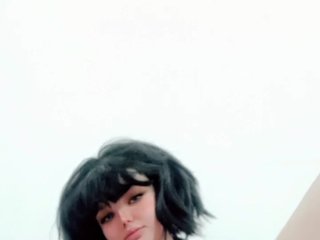سارا درحال کون دادن