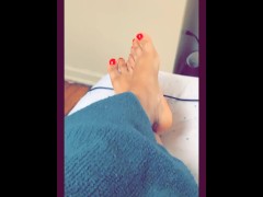 You like em' daddy? 😜😘 I painted them red for you. - Screenshot 9 of 16 - Feet Fetish