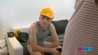 Rico Loko alias Ondrej Seno in toilet (Charlie Reed,Paul Mason,Tony Sweet)