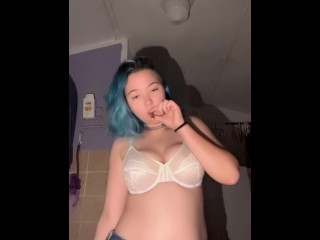 Hot Goth Chick Gets High while Showing her Titties