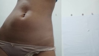 Jouir avec sa fille du Népal veut une grosse bite et veut sucer ses gros mamelons