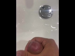 Me Tocó En El Baño