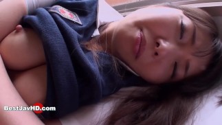 Сексуальная азиатка Харука использует палочку, чтобы получить отличный костяк от супер-горячего JAV!