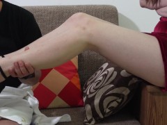 给漂亮的丝袜高跟小姐姐做足底按摩 | ASMR | 放松 | 助眠 - Screenshot 3 of 16 - Asmr