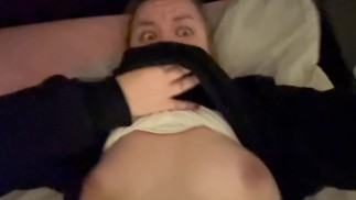 Mi filmo mentre un ragazzo arabo casuale di Tinder mi scopa il buco del culo