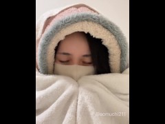 布団の中に潜り込んでフェラするヘンタイOL♡(素人個人撮影/巨乳/デカ尻/美女/可愛い/日本人OL/スマホ自撮り/Japanese/asian