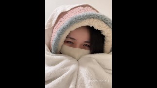 Thumbnail [Japanese amateur] Hentai girl who crawls under the futon and gives a blowjob♡(Big tits/asian