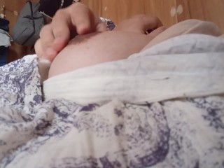 寝転びながらおっぱい出して乳首オナニー♥️弱い刺激でもイケちゃう雑魚乳首♥️