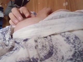 寝転びながらおっぱい出して乳首オナニー♥️弱い刺激でもイケちゃう雑魚乳首♥️