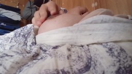 寝転びながらおっぱい出して乳首オナニー♥️弱い刺激でもイケちゃう雑魚乳首♥️