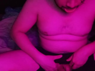 ME MASTURBO EN LA HABITACIÓN DE MI HERMANASTRO, VIDEO EXCLUSIVO.