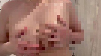 Смотри, как я намыливаю свои огромные сиськи DD в душе