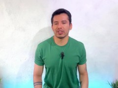 Coach maduro musculoso termina siendo penetrado por el nuevo joven dotado del gym!