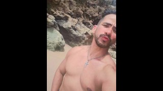 Na praia