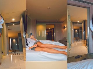 Chinese ladyboy opened the door and masturbated during the peak check-out period of the hotel